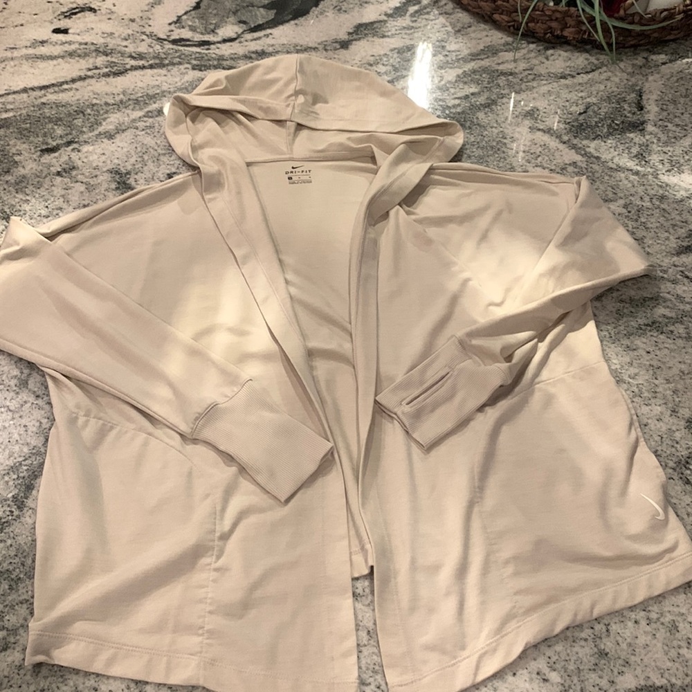 Nike dri-fit medium top cream color